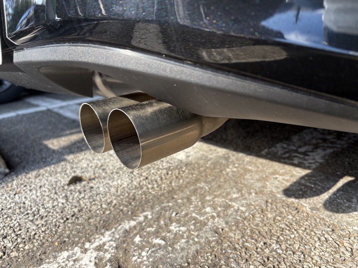 純正マフラー(少し違う角度から)